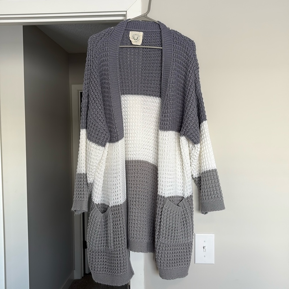 Classy cardigan with pockets, adorable!